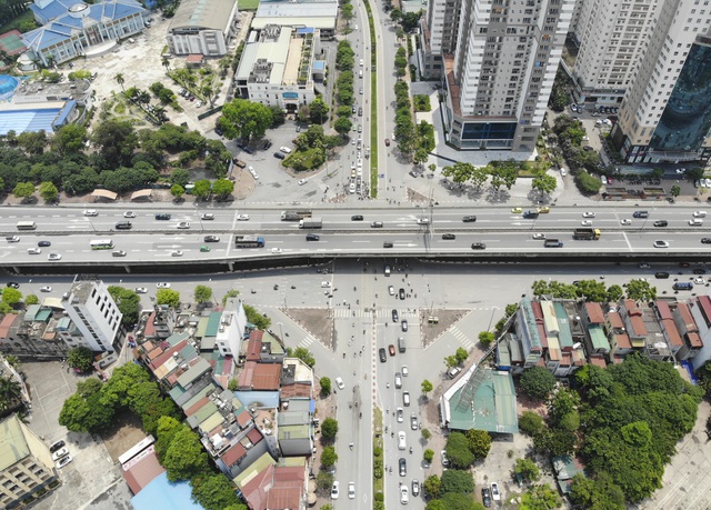 Giá căn hộ vẫn leo thang qua các tháng dù giao dịch giảm